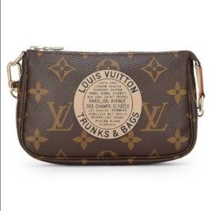 • L O U I S  V U I T T O N •